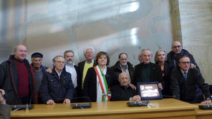 CORRIDONIA CONFERISCE LA CITTADINANZA ONORARIA A DON GIOVANNI CARNEVALE